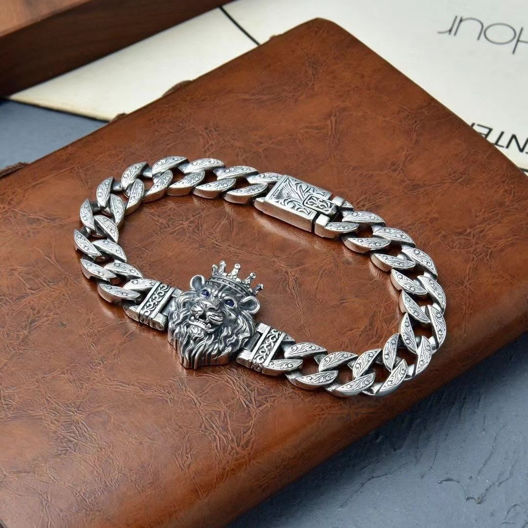 MSL67 | سوار أسد عتيق ومهيب